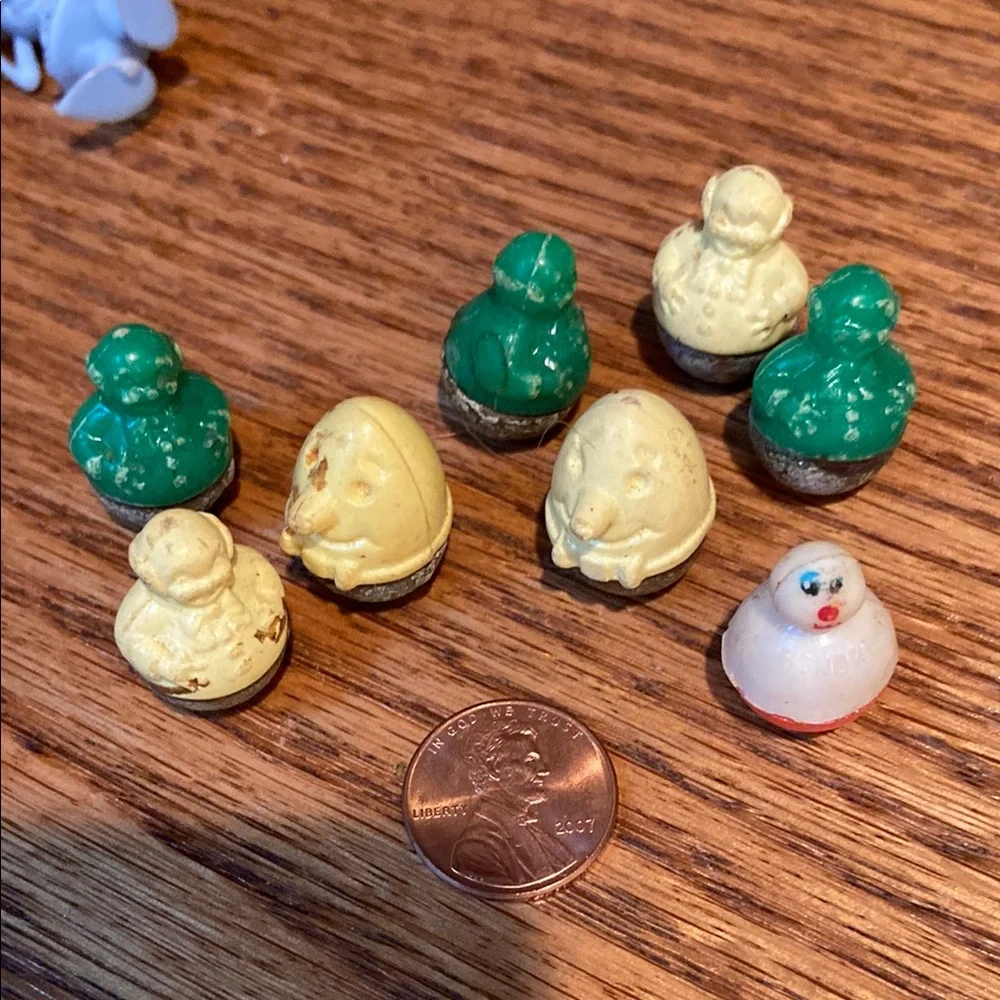 Vintage wobbling figures